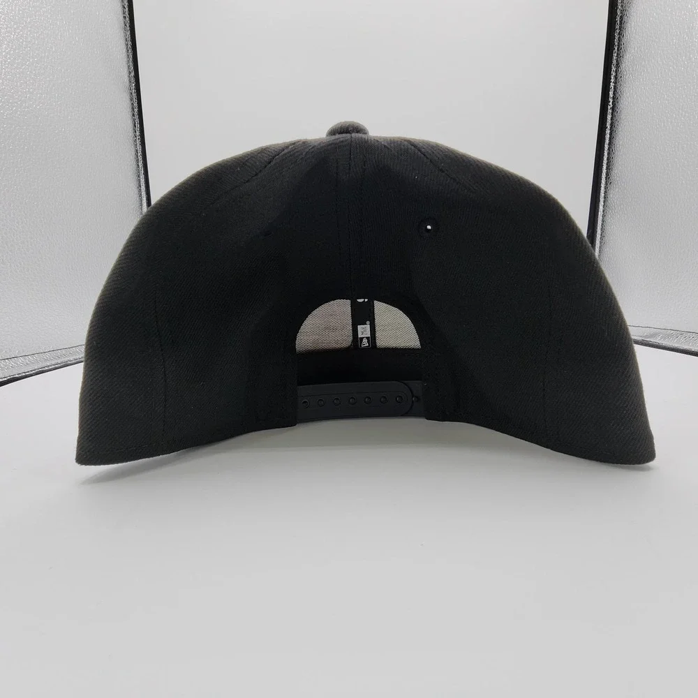 New‎ York Yankees Black on Black Hat New Era 9FIFTY Adjustable Snapback Cap NEW